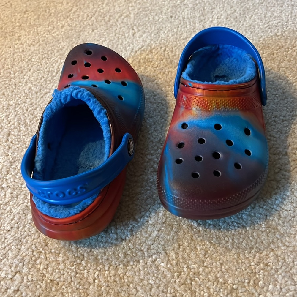 Crocs Faux Fur Lined Slip On Shoes Boys Girls Size J1 Junior Clogs Red Blue